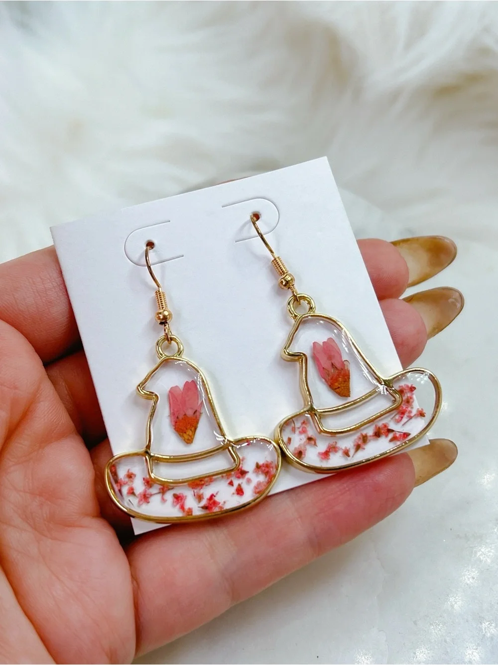 Witch 🧙 hat lucite Real Flower 🌸 pink gold plated 2” earrings